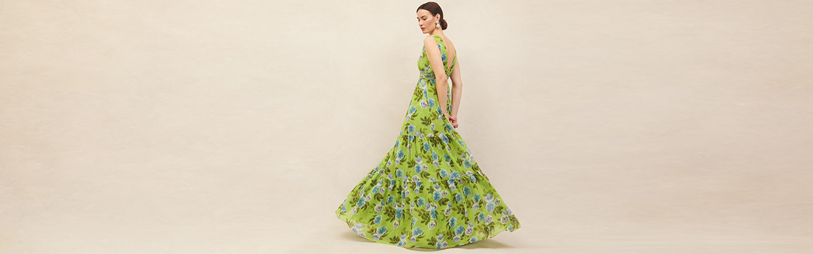 The Ultimate Guide to Summer Mother of the Bride Dresses & Outfits