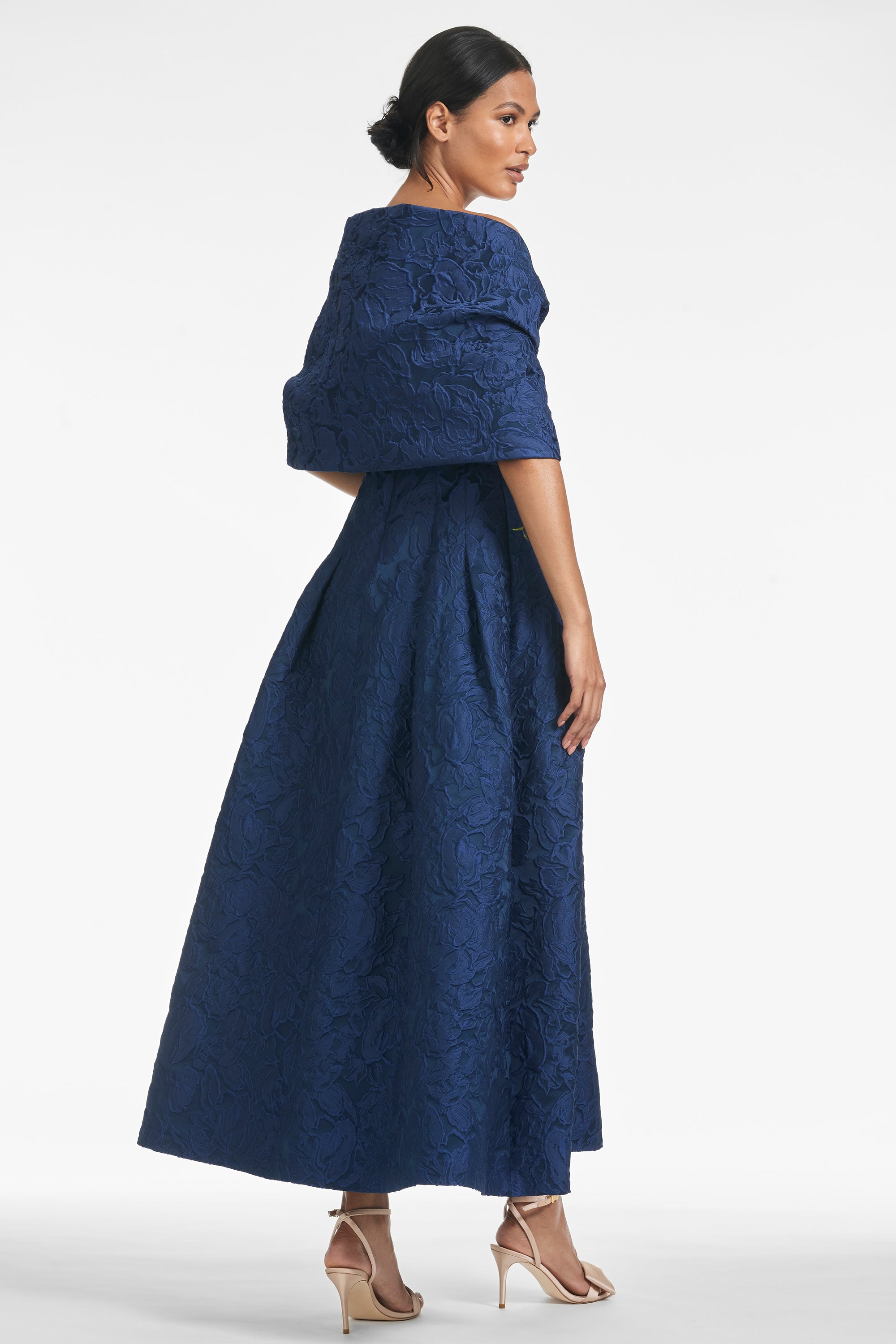 THE HUG SHAWL - MIDNIGHT JACQUARD CLOQUE