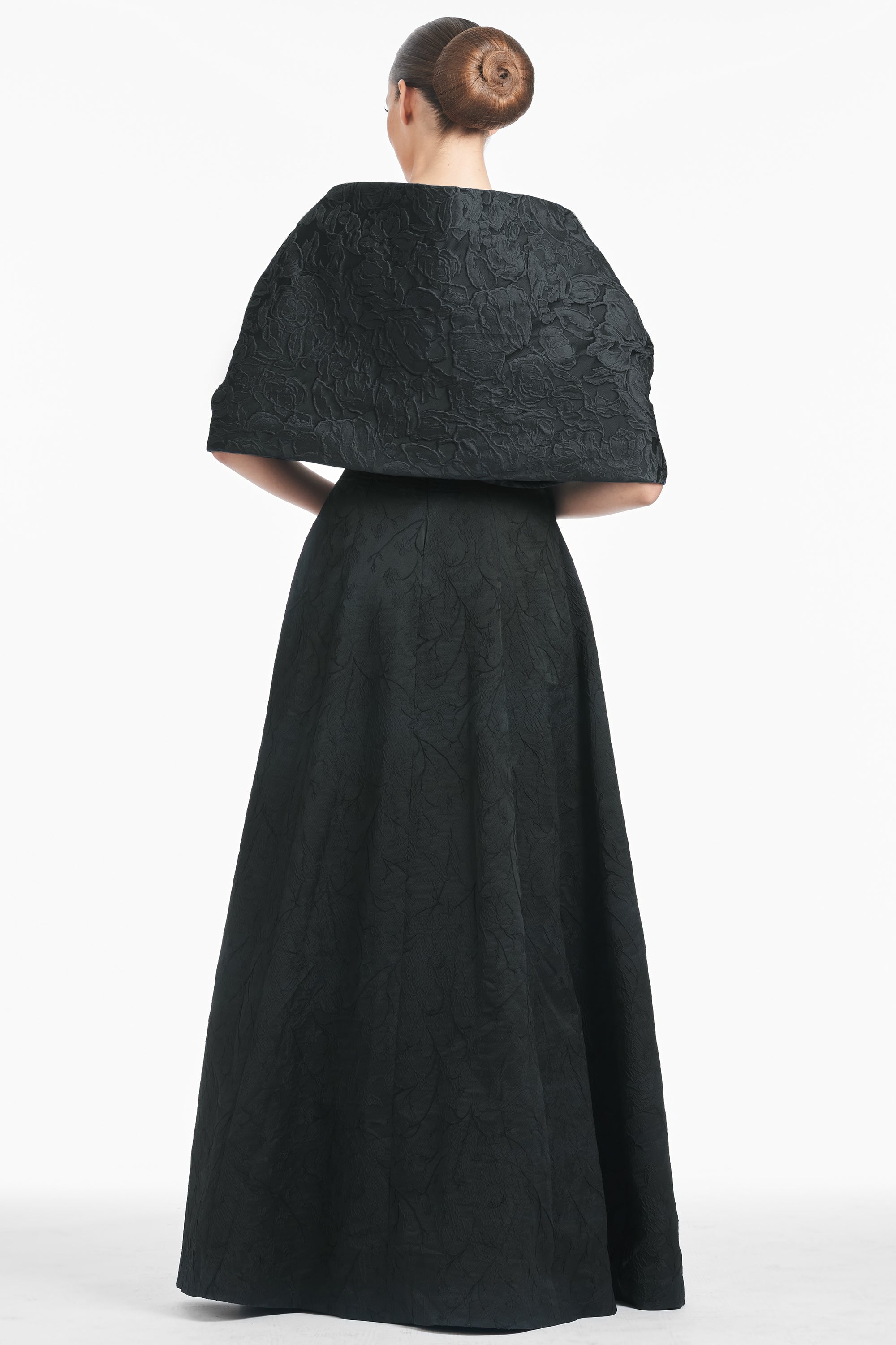 THE HUG SHAWL - BLACK JACQUARD CLOQUE