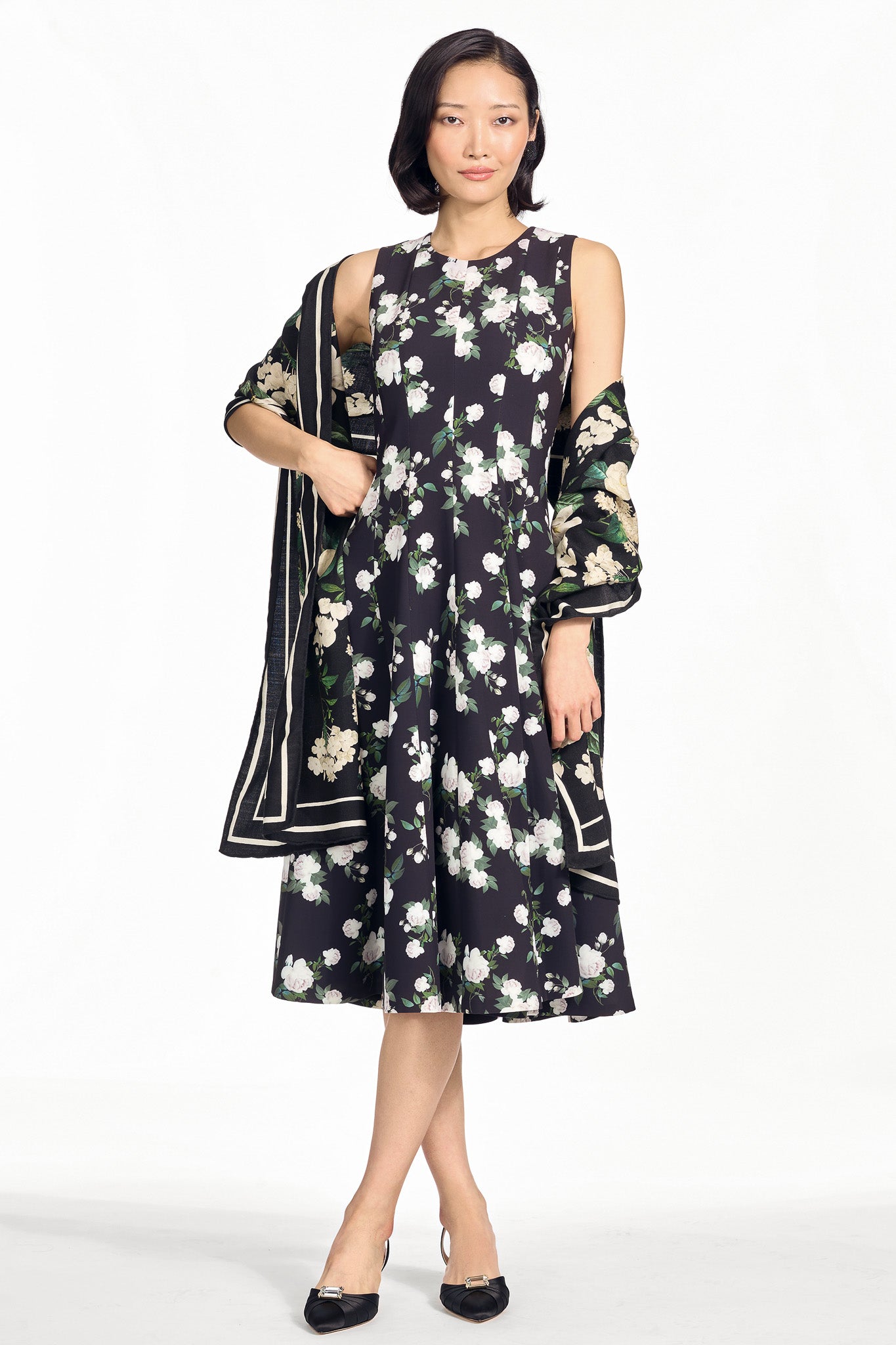 SERENA DRESS - NOIR TEA ROSES