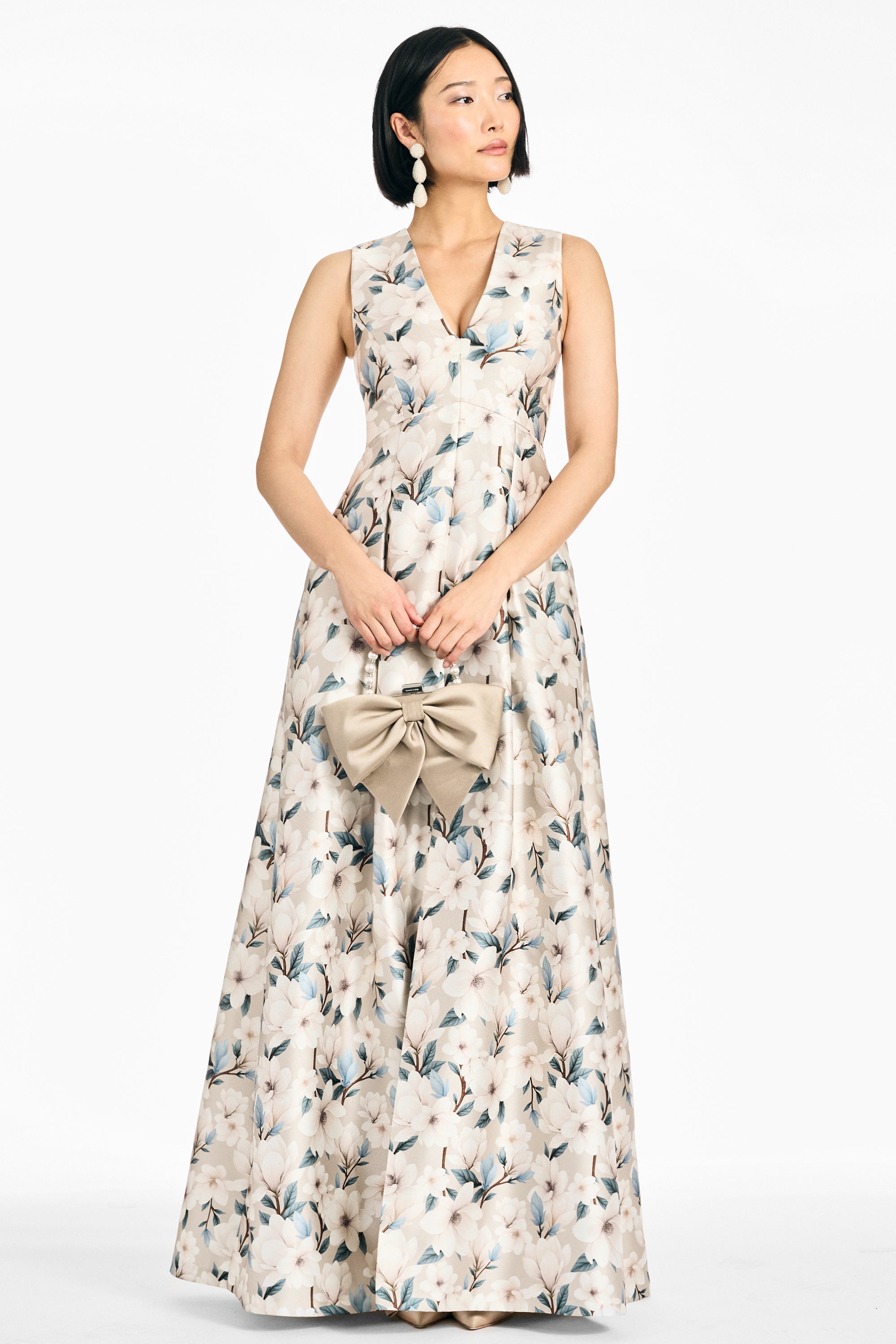 BROOKLYNNE GOWN - CHAMPAGNE MAGNOLIA