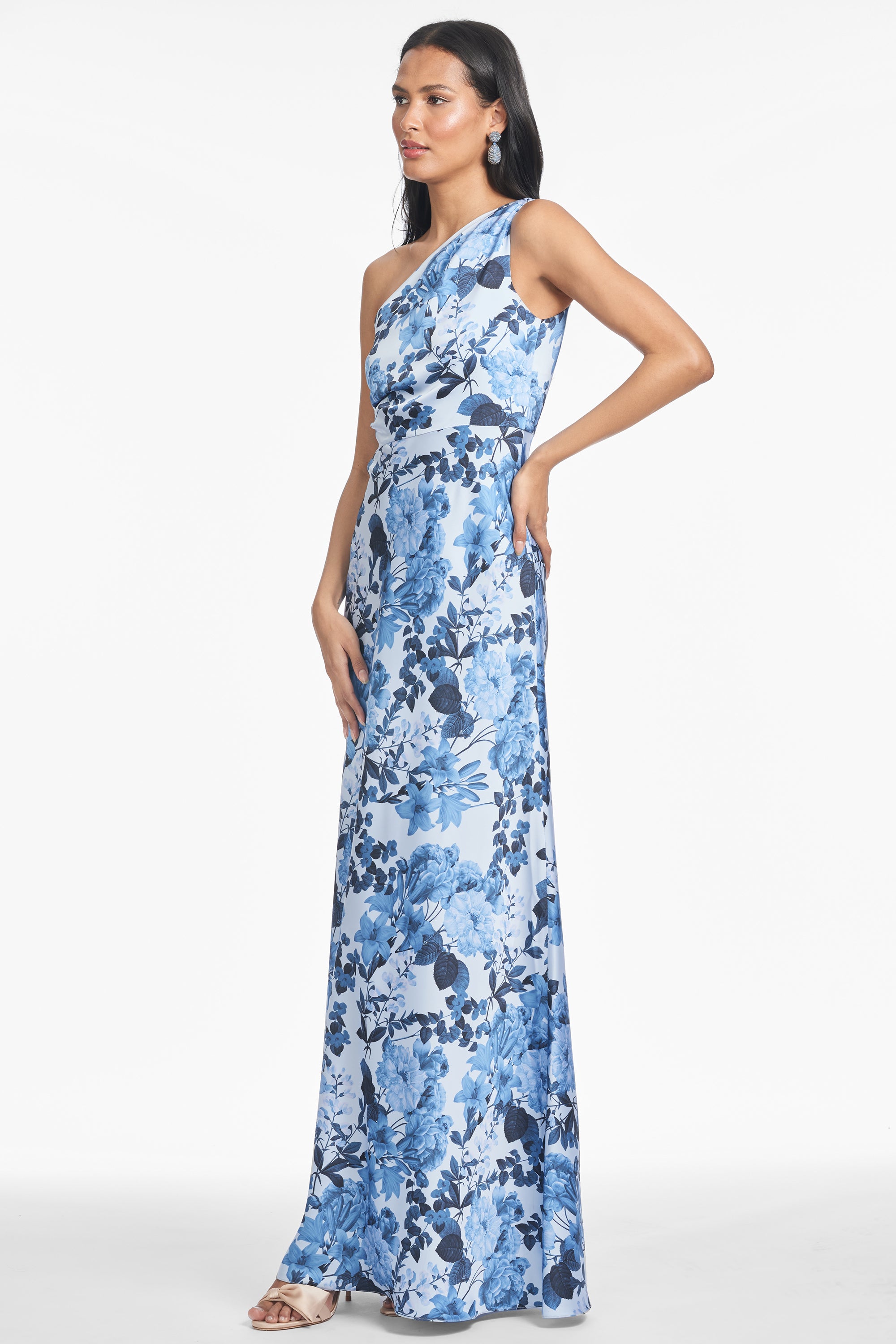 DELPHINE GOWN - CEYLON FLORIBUNDA